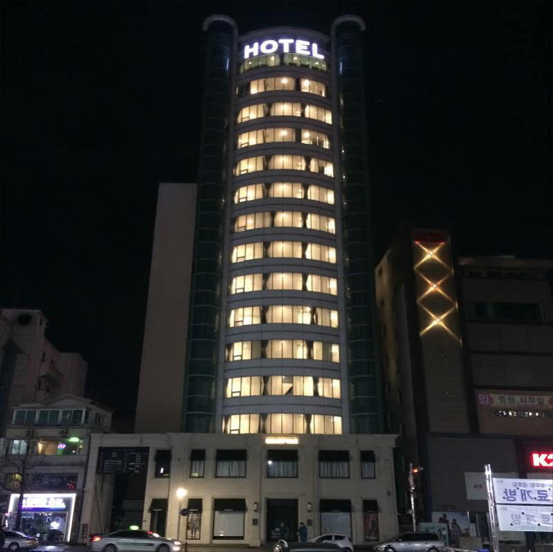 Gangneung Tourist Hotel Exteriör bild